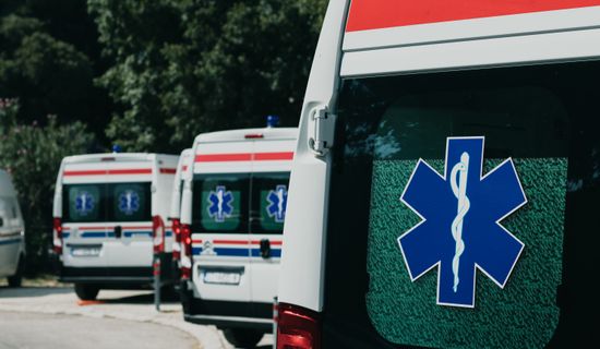 社旗救护车转运病人过路高速收费吗？
